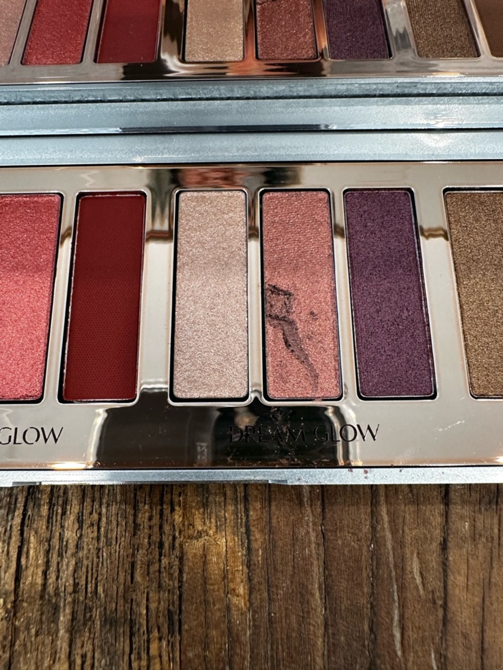 Charlotte Tilbury Glow Eyeshadow Palette — Rose, Gold, Bronze & Plum Mix - Picture 2 of 7